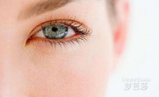 眼睛白眼球发黄是咋了？眼球黄有红血丝怎么办？
