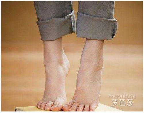 走路脚底板疼