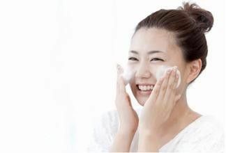肌研极润洗面奶