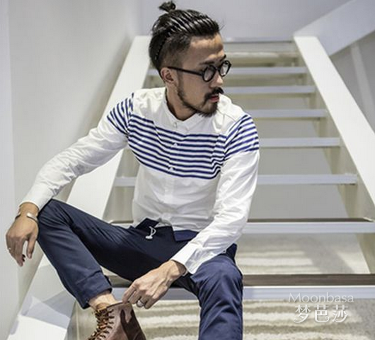 皮肤较黑的男生穿什么颜色