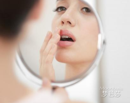 嘴角长痘痘